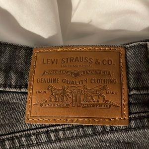 🌲 AUTHENTIC- Levi’s Straight jeans.